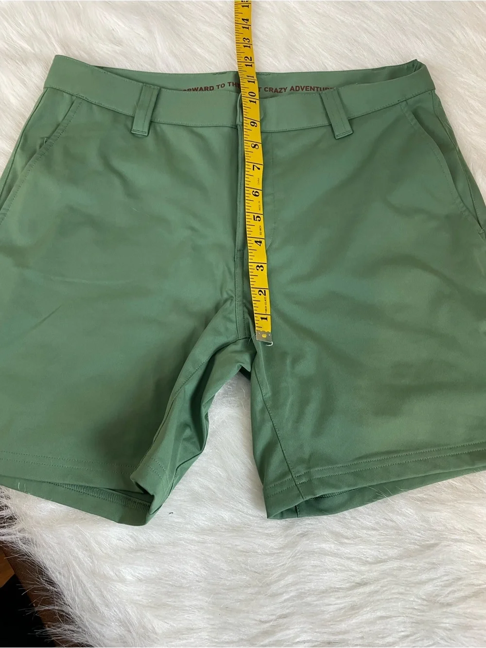 Rhône Momentum Men's Green Performance Shorts 30 x 6